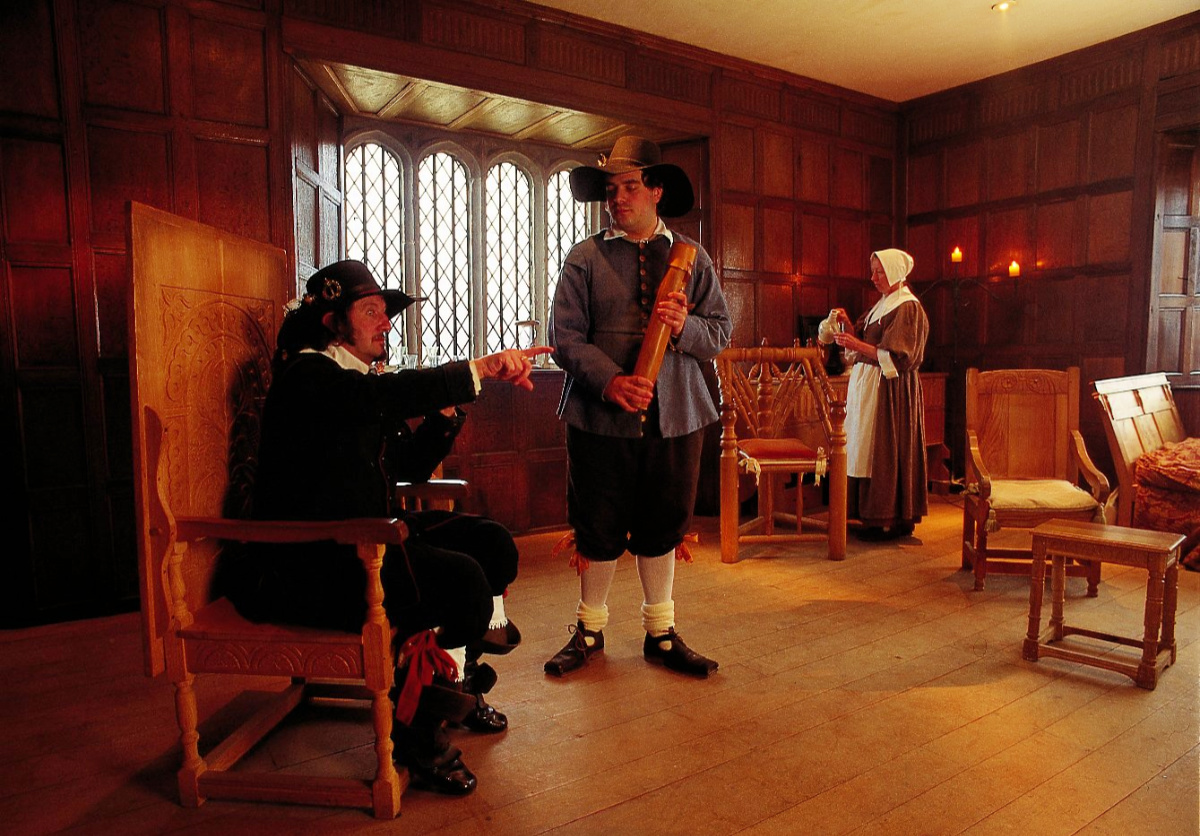 Historic Interpreters in parlour